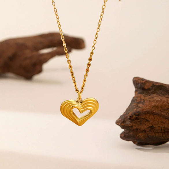 Wholesale Women's Stainless Steel Heartshaped Pendant Necklace With 18K Gold Plating