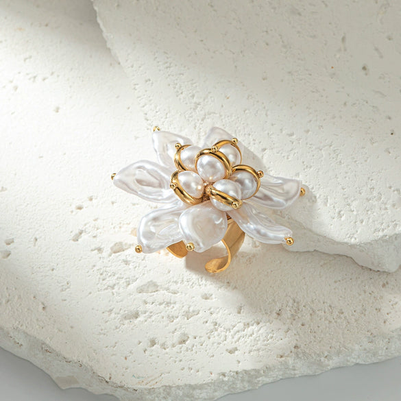 Wholesale Women's Stainless Steel Imitation Pearl Flower Design Ring