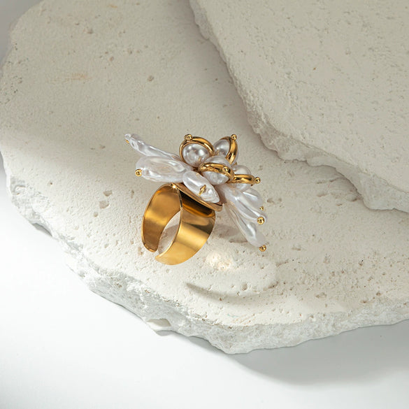 Wholesale Women's Stainless Steel Imitation Pearl Flower Design Ring