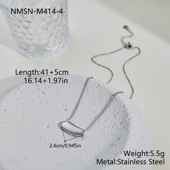 Wholesale Women's Stainless Steel 18K Gold Electroplated Geometric Hollow Necklace For Clavicle
