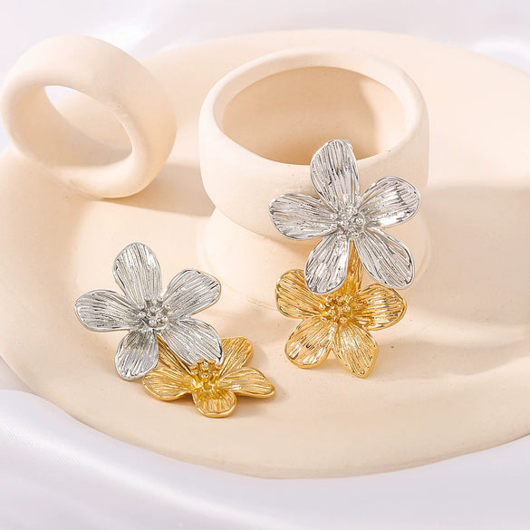 Wholesale Women's Stainless Steel 18K Gold Plated Flower Design Earrings With Advanced Design Sense And Retro Style