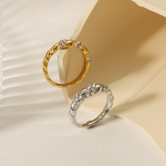 Wholesale Women's Stainless Steel 18K Gold Plated Twist Thread Geometric Diamond Ring With Electroplating