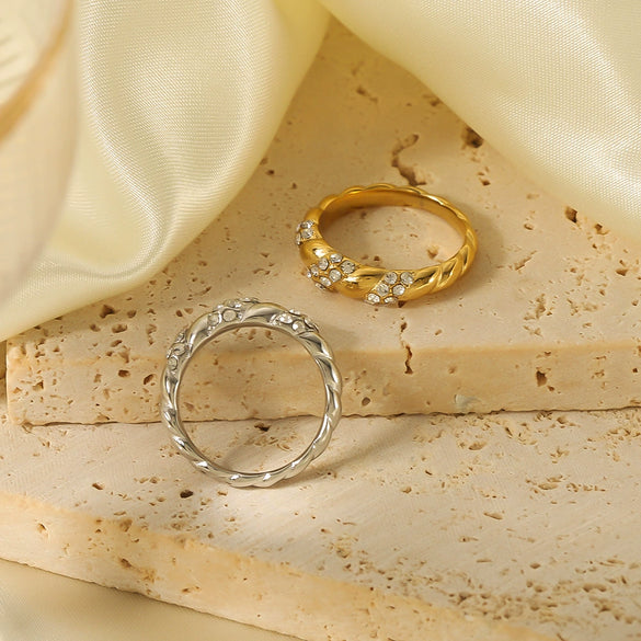 Wholesale Women's Stainless Steel 18K Gold Plated Twist Thread Geometric Diamond Ring With Electroplating