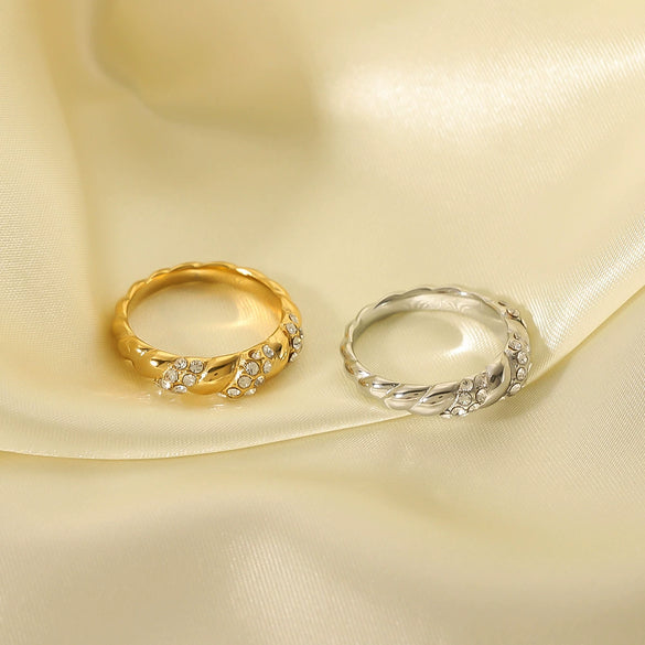 Wholesale Women's Stainless Steel 18K Gold Plated Twist Thread Geometric Diamond Ring With Electroplating
