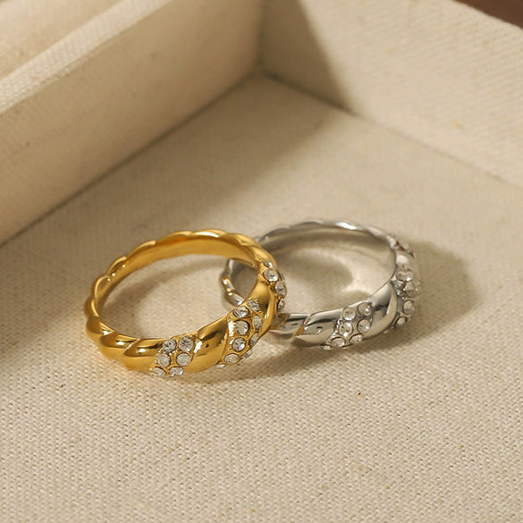 Wholesale Women's Stainless Steel 18K Gold Plated Twist Thread Geometric Diamond Ring With Electroplating