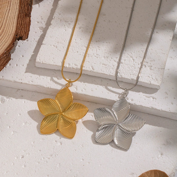 Wholesale Women's Stainless Steel 18K Real Gold Plated Flower Pendant Necklace With Snake Chain French Retro Texture