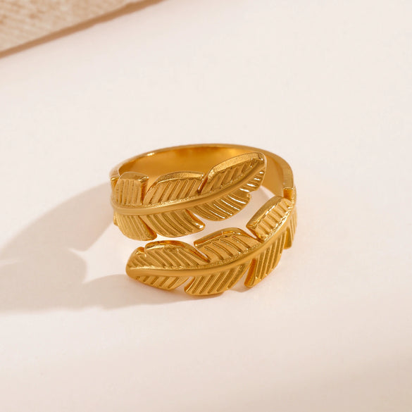 Wholesale Women's Stainless Steel Leaf And Flower Rings With Gold Electroplating