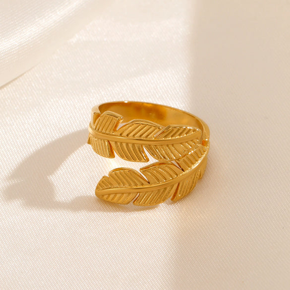 Wholesale Women's Stainless Steel Leaf And Flower Rings With Gold Electroplating