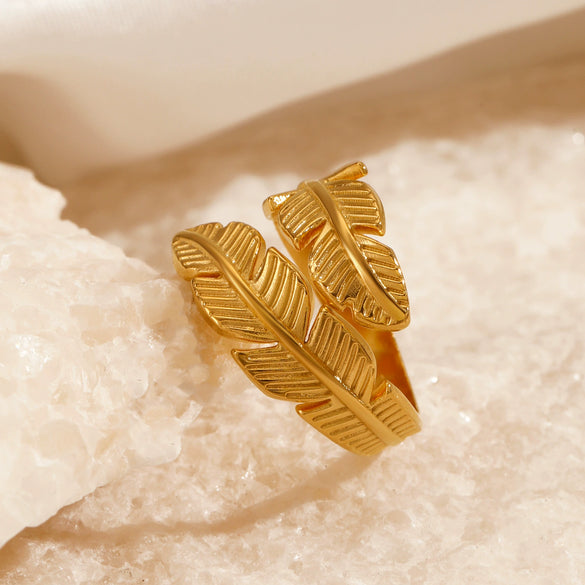 Wholesale Women's Stainless Steel Leaf And Flower Rings With Gold Electroplating