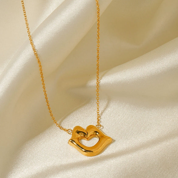 Wholesale Women's Stainless Steel Lip Pendant Necklace With Pearl Geometric Design And Electroplating