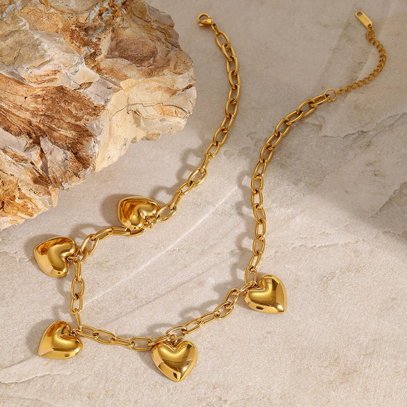 Wholesale Women's Stainless Steel Love Heart Shape Pendant Necklace With Electroplating Treatment