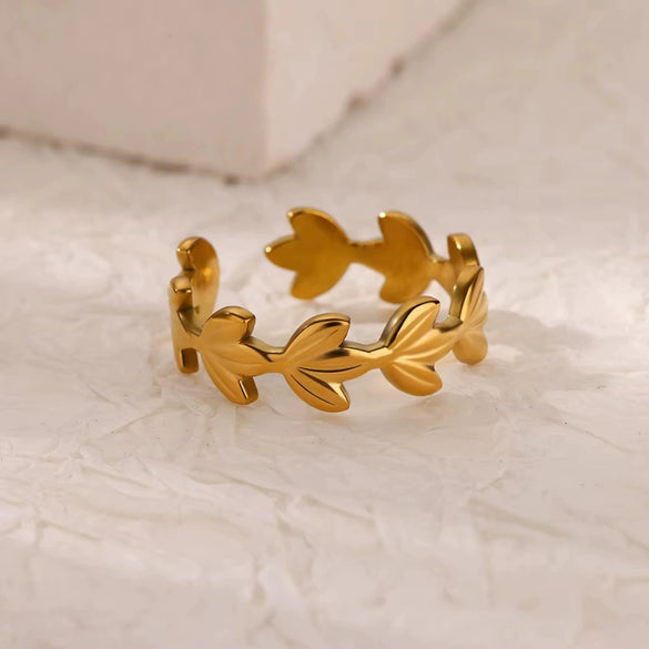 Wholesale Women's Stainless Steel Love Shaped Geometric Ring With Electroplating