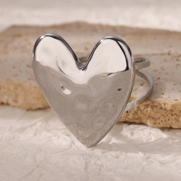 Wholesale Women's Stainless Steel Love Shaped Geometric Ring With Electroplating