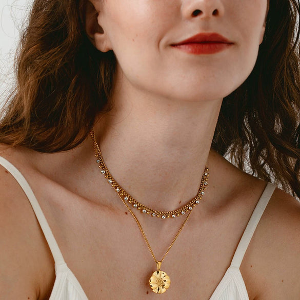 Wholesale Women's Stainless Steel Necklace With Flower Pendant Vacuum Real Gold Plated In Pvd Furnace And Black Rope Chain