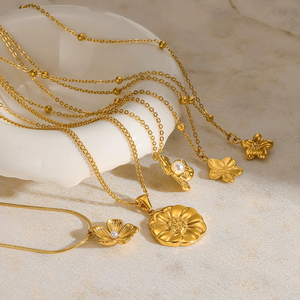Wholesale Women's Stainless Steel Necklace With Flower Pendant Vacuum Real Gold Plated In Pvd Furnace And Black Rope Chain