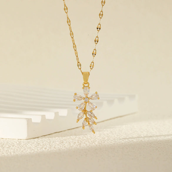 Wholesale Women's Stainless Steel Necklace With Mixed Gemstone Setting Flower Pendant Electroplated Lip Chain Simple Geometric Style