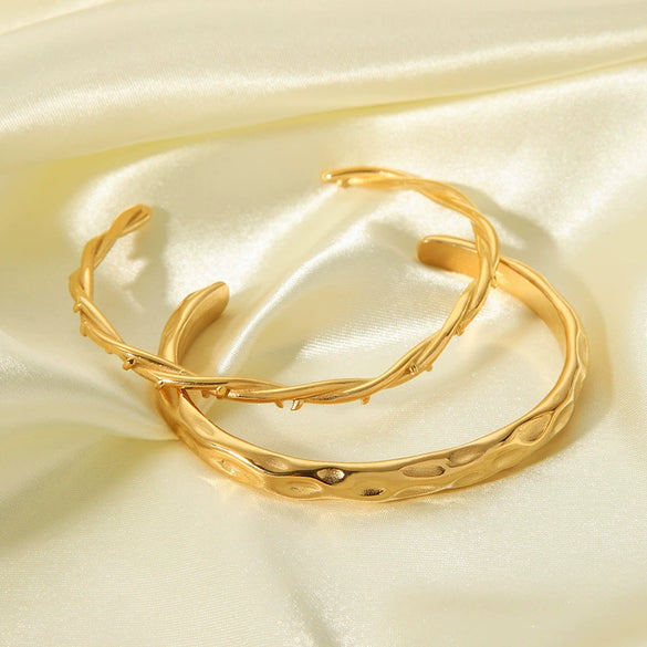 Wholesale Women's Stainless Steel Open Hammer Bracelet 18K Gold Plated With Vacuum Real Gold Electroplating In Pvd Furnace
