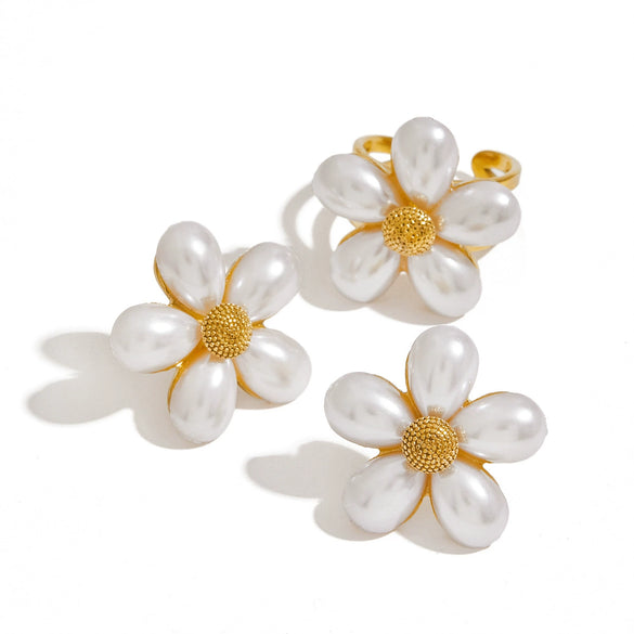 Wholesale Women's Stainless Steel Pearl Fivepetal Flower Opening Ring With Geometric Pattern And Electroplating Design