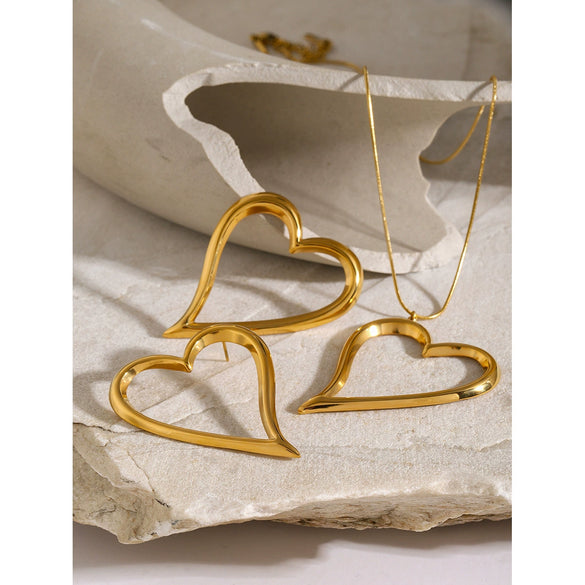 Wholesale Women's Stainless Steel Pendant Necklace And Earrings With Twisted Love Line Design