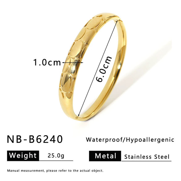 Wholesale Women's Stainless Steel Quadrilateral Bracelet With Diamond Texture 18K Gold Plated By Vacuum Plating In Furnace