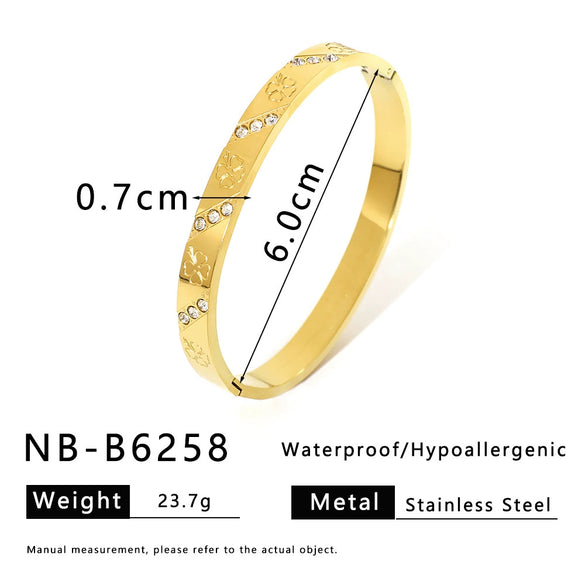 Wholesale Women's Stainless Steel Quadrilateral Diamond Texture Bracelet 18K Gold Plated With Electroplating Process