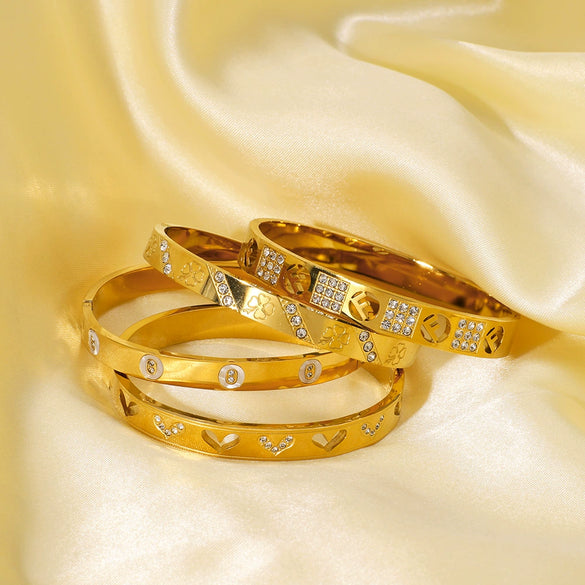 Wholesale Women's Stainless Steel Quadrilateral Diamond Texture Bracelet 18K Gold Plated With Electroplating Process