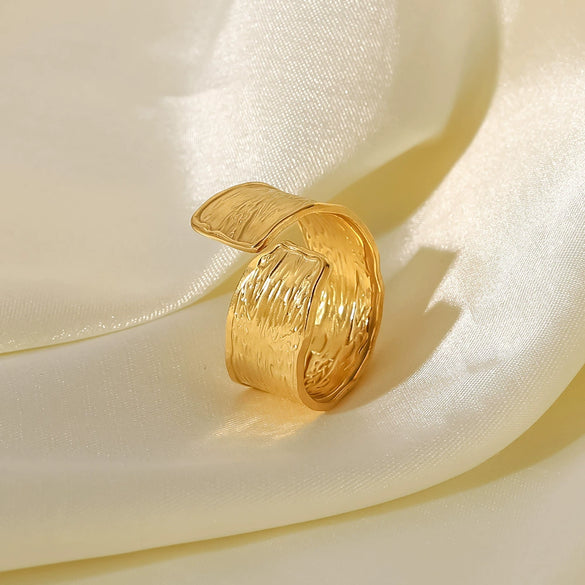 Wholesale Women's Stainless Steel Ring With Geometric Pattern 18K Goldplated Simple Style