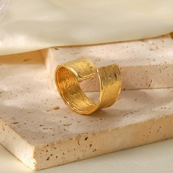 Wholesale Women's Stainless Steel Ring With Geometric Pattern 18K Goldplated Simple Style