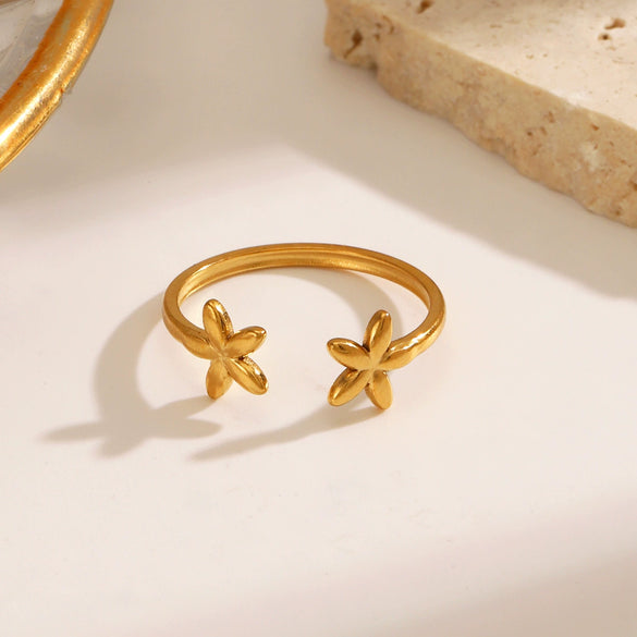 Wholesale Women's Stainless Steel Simple Flower Ring 18K Gold Plated With Electroplating