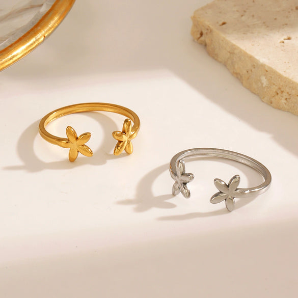 Wholesale Women's Stainless Steel Simple Flower Ring 18K Gold Plated With Electroplating