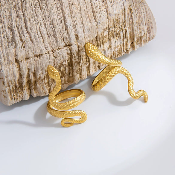 Wholesale Women's Stainless Steel Snakeshaped Animal Zodiac Ring With 18K Colorpreserving Electroplating