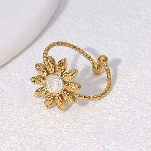 Wholesale Women's Stainless Steel Sunflower Shaped Light Luxury Ring 18K Gold Plated Electroplated