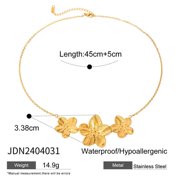 Wholesale Women's Stainless Steel Three Flowers Ochain Necklace With 18K Gold Electroplating