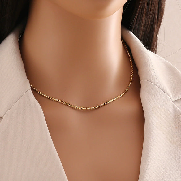 Wholesale Women's Stainless Steel Twist Chain Necklace With Heart Shaped Pendant And Electroplating Design