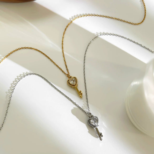 Wholesale Women's Stainless Steel Ushaped Geometric Casual Style Polished Plating Love Heart Key Pendant Necklace With Rhinestones