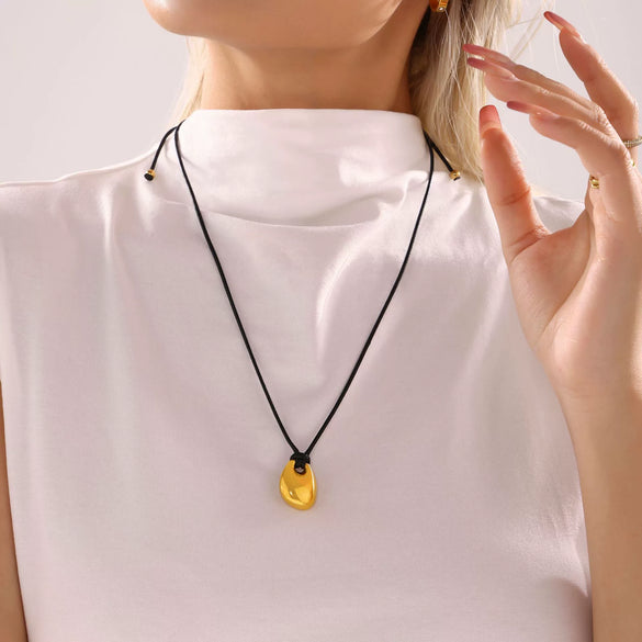 Wholesale Women's Stainless Steel Water Drops Shaped High Polished Jewelry With Black Leather Rope Pull Adjusting And Electroplated Woolen Chain For Autumn And Winter