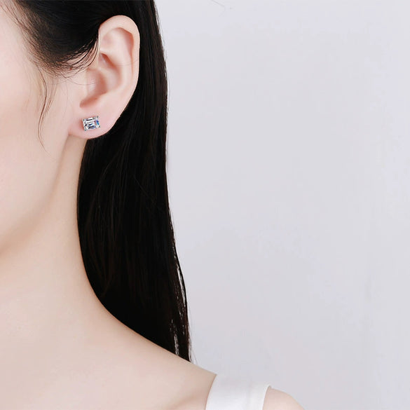 Wholesale Women's 925 Sterling Silver Earrings Inlaid With Long Chamfered Moissanite Geometric Style Electroplated