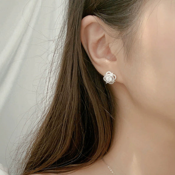Wholesale Women's 925 Sterling Silver Fourleaf Clover Earrings With Moissanite Flower Pattern Highend And Fashionable