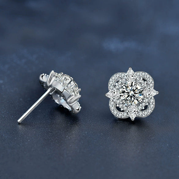 Wholesale Women's 925 Sterling Silver Fourleaf Clover Earrings With Moissanite Flower Pattern Highend And Fashionable