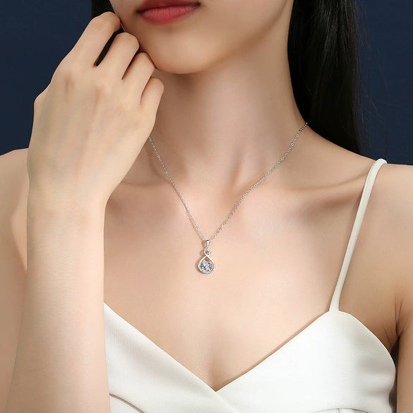 Wholesale Women's 925 Sterling Silver Heartshaped Moissanite Zircon Pendant Necklace With Microinlaid Platinum Plated Cross Chain And Geometric Design