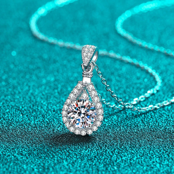 Wholesale Women's 925 Sterling Silver Moissanite Clavicle Chain Necklace With Geometric Pattern And Pt950 Gold Electroplated Finish