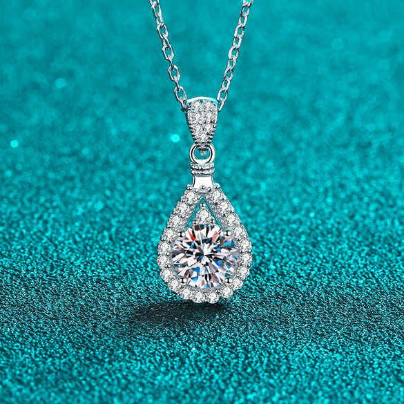Wholesale Women's 925 Sterling Silver Moissanite Clavicle Chain Necklace With Geometric Pattern And Pt950 Gold Electroplated Finish