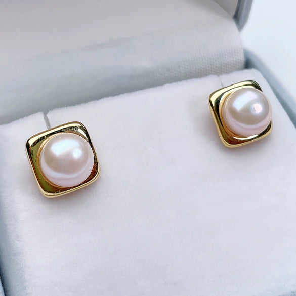 Wholesale Women's Sterling Silver Pearl Earrings Flat Round Shape Elegant And Highend