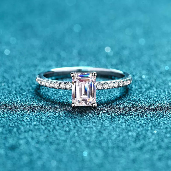 Wholesale Women's 925 Sterling Silver Simple Geometric Moissanite Ring With Fourclaw Setting And Electroplating