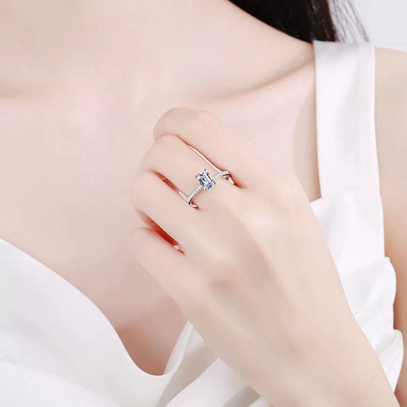 Wholesale Women's 925 Sterling Silver Simple Geometric Moissanite Ring With Fourclaw Setting And Electroplating