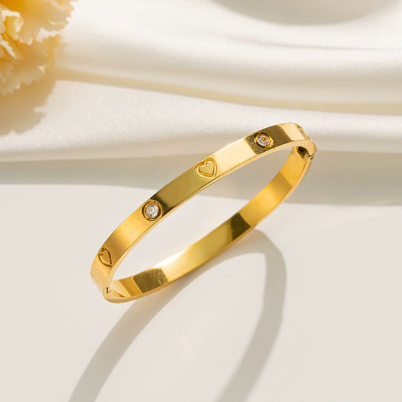 Wholesale Women's Summer Fashion High Sense Love Zircon Buckle Bracelet Titanium Steel 18K Gold Plated Set With Diamonds