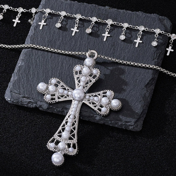 Wholesale Women's Sweet And Cool Flower Pattern Zinc Alloy Electroplated Cross Pendant Necklaces