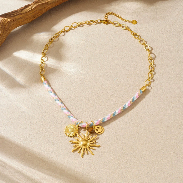 Wholesale Women's Sweet And Cool Style Goldplated Stainless Steel Flower Pattern Regular Chain Necklace