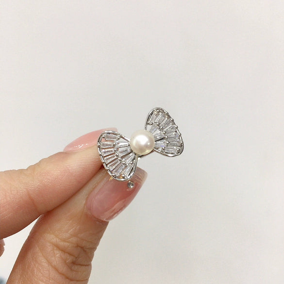 Wholesale Women's Sweet And Cute Bowknot Zircon Freshwater Pearl Ring Copper With 18K Real Gold Electroplated