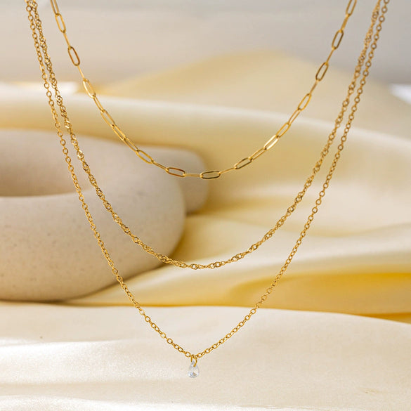 Wholesale Women's Sweet Fashionable Nonfading Electroplated Titanium Steel Necklace With Heart And Flower Patterns